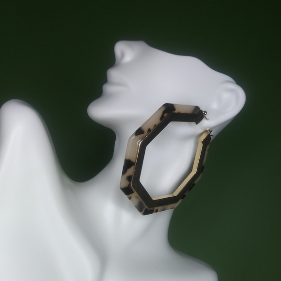 Wild Hoops - Picture 2 of 2